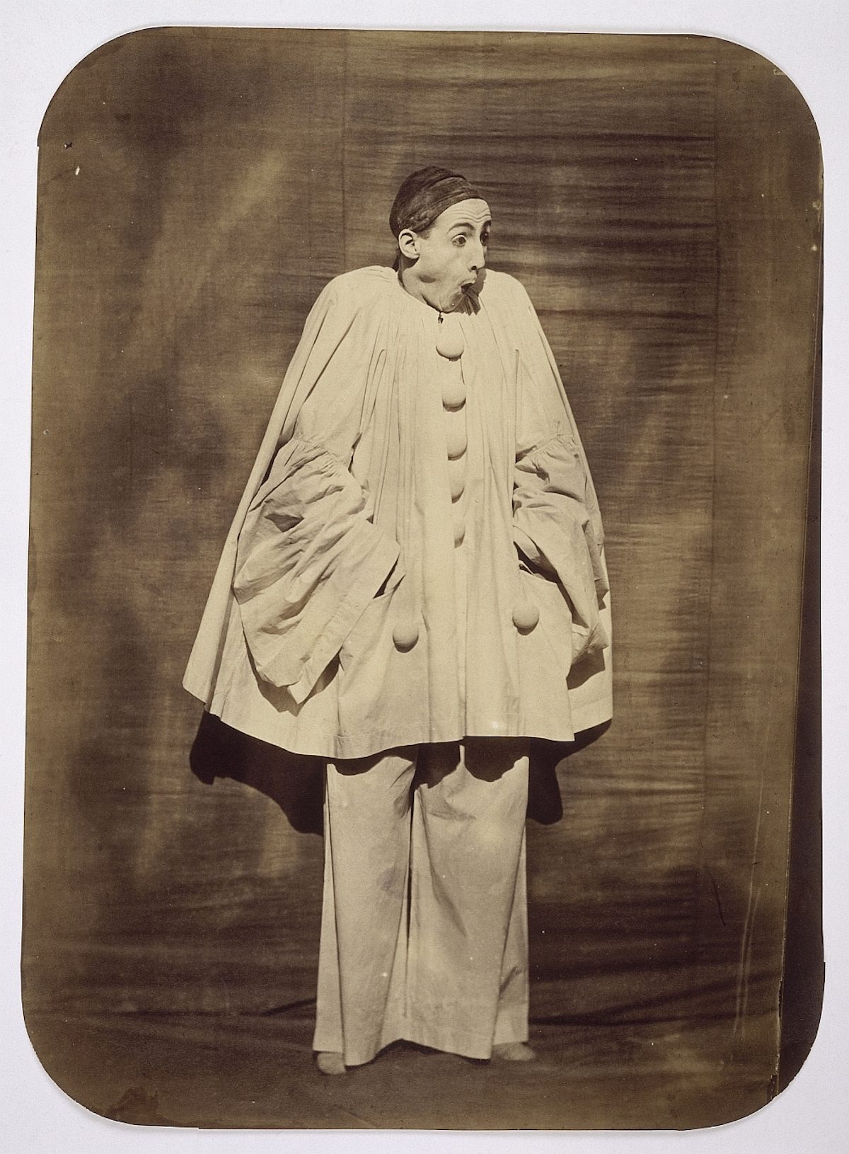 Charles_Deburau_-_Pierrot_écoutant,_by_Nadar,_1854-1855