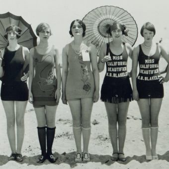 Fabulous Panoramic Photos of 1920s Bathing Beauty Contests