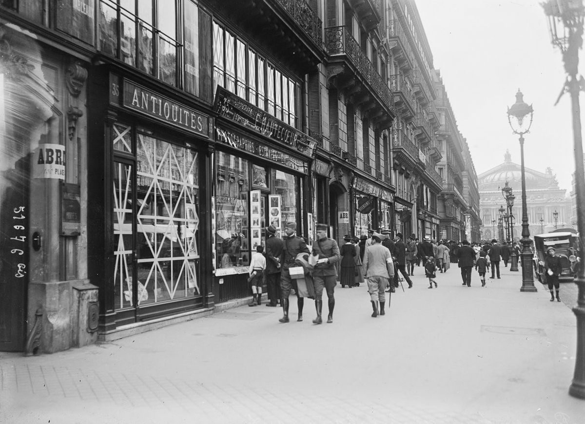 Paris shops war