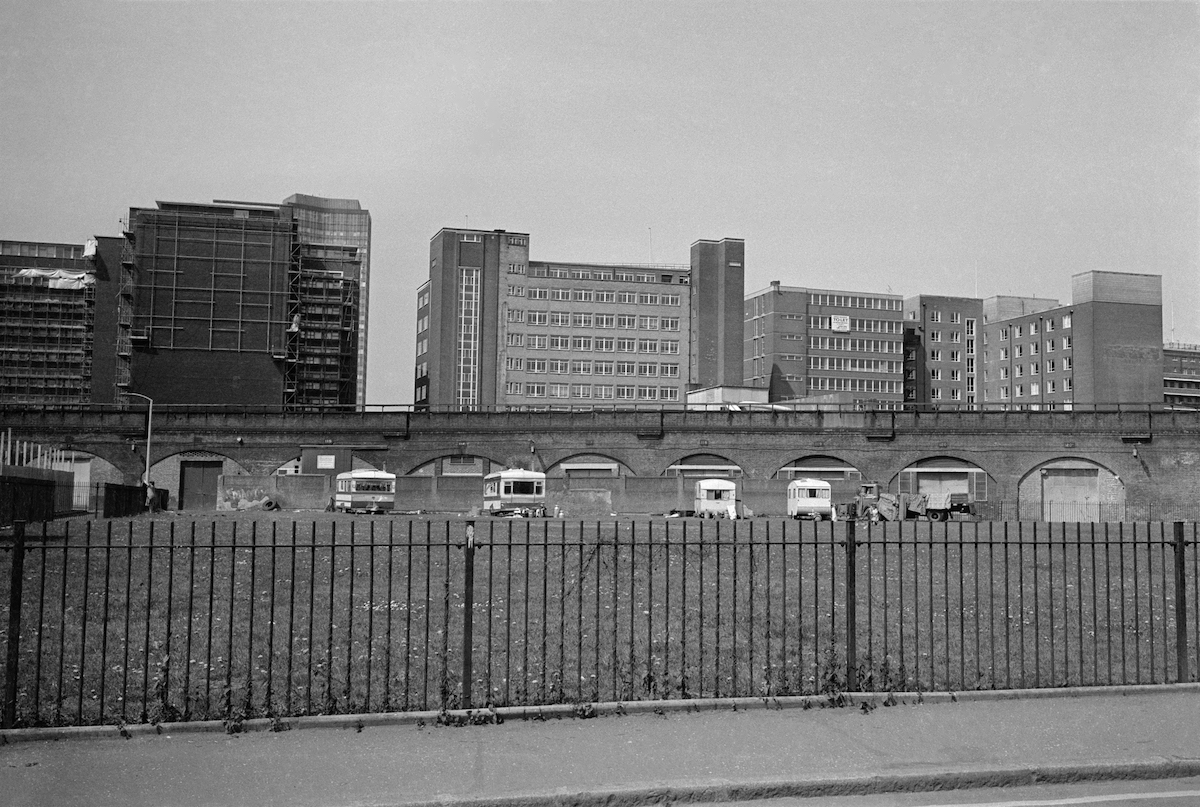 FOTOS DE VAUXHALL SUL DE LONDRES NOS ANOS 80 Artes & contextos Caravans Lambeth. 1982
