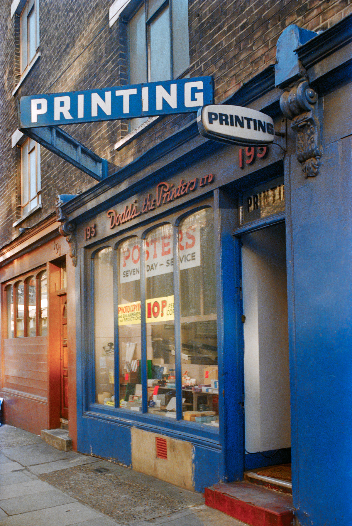 brænde købmand Stort univers Dodd's The Printers, Kings Cross Rd, Kings Cross, Camden, 1990, 90c02-01-61  - Flashbak
