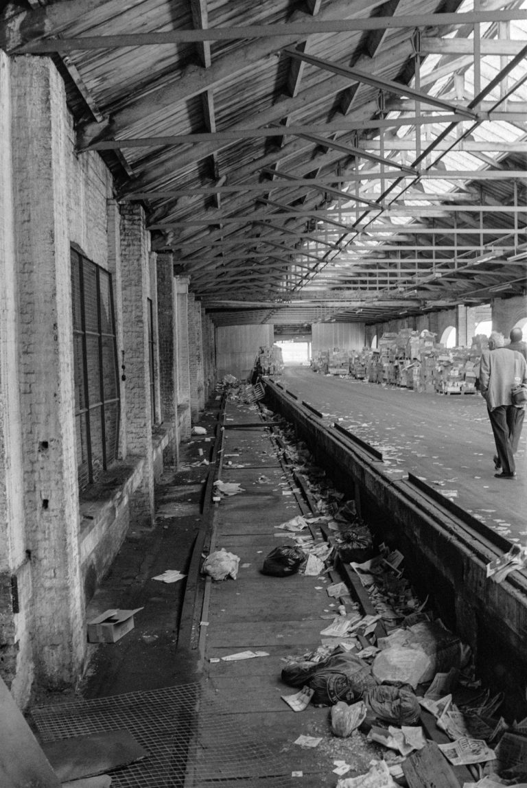 Photographs of London's Kings Cross Before the Change c.1990 Flashbak