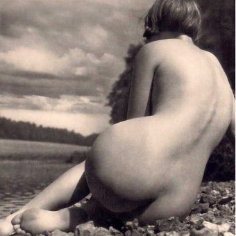 The Nudes of Hungarian Photographer Ergy Landau