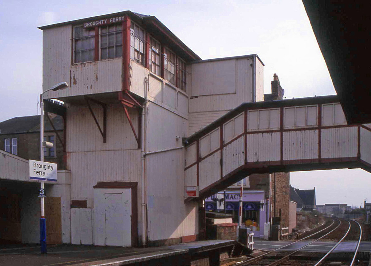 Broughty Ferry signal-box, 2000