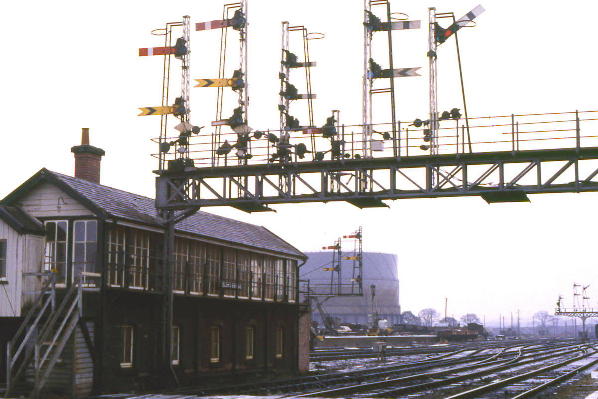 Welshs Bridge Signal Box - 1985