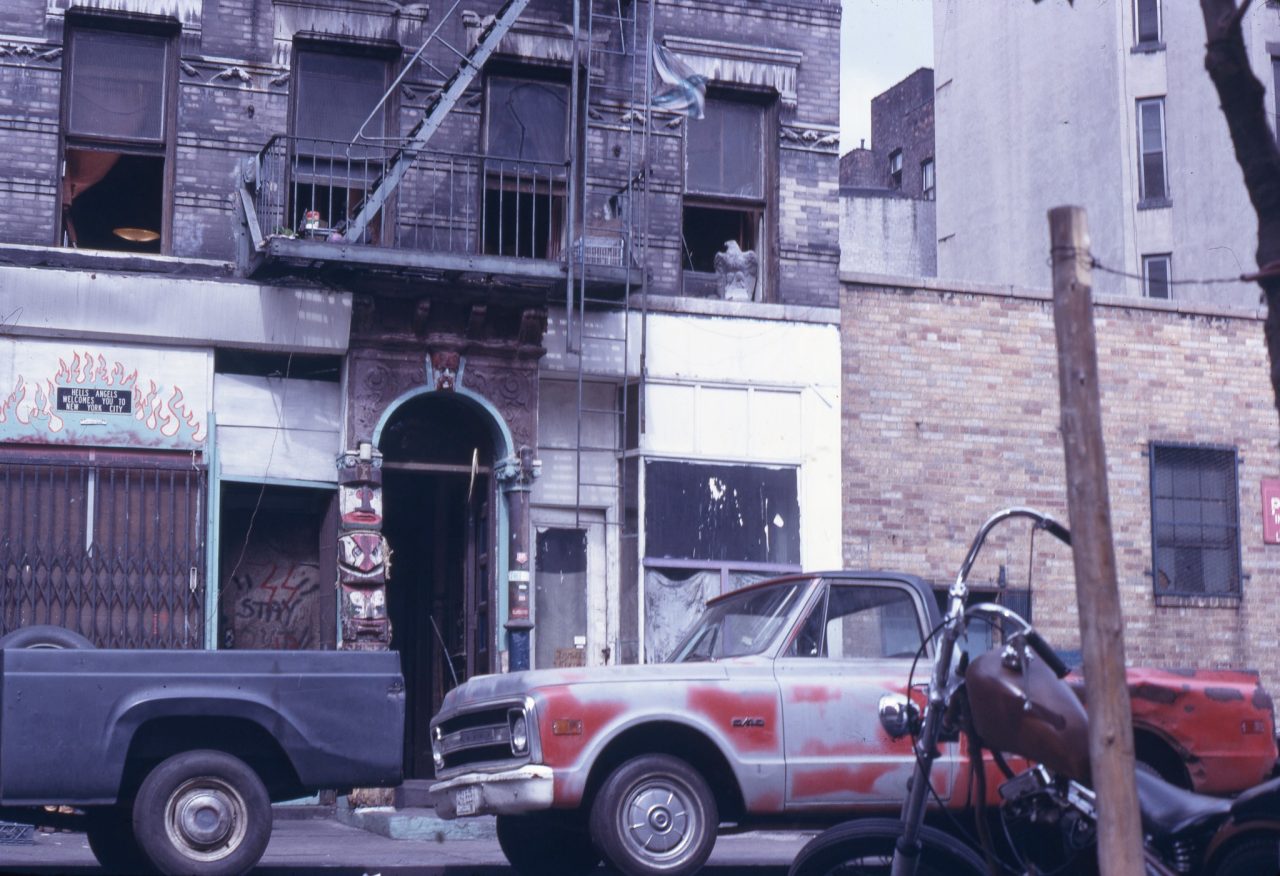 Hells Angels Clubhouse E 3rd St 1974 - © Rich Allen