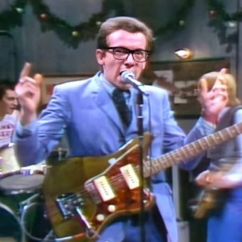 The Song Change That Got Elvis Costello Banned From Saturday Night Live – 1977