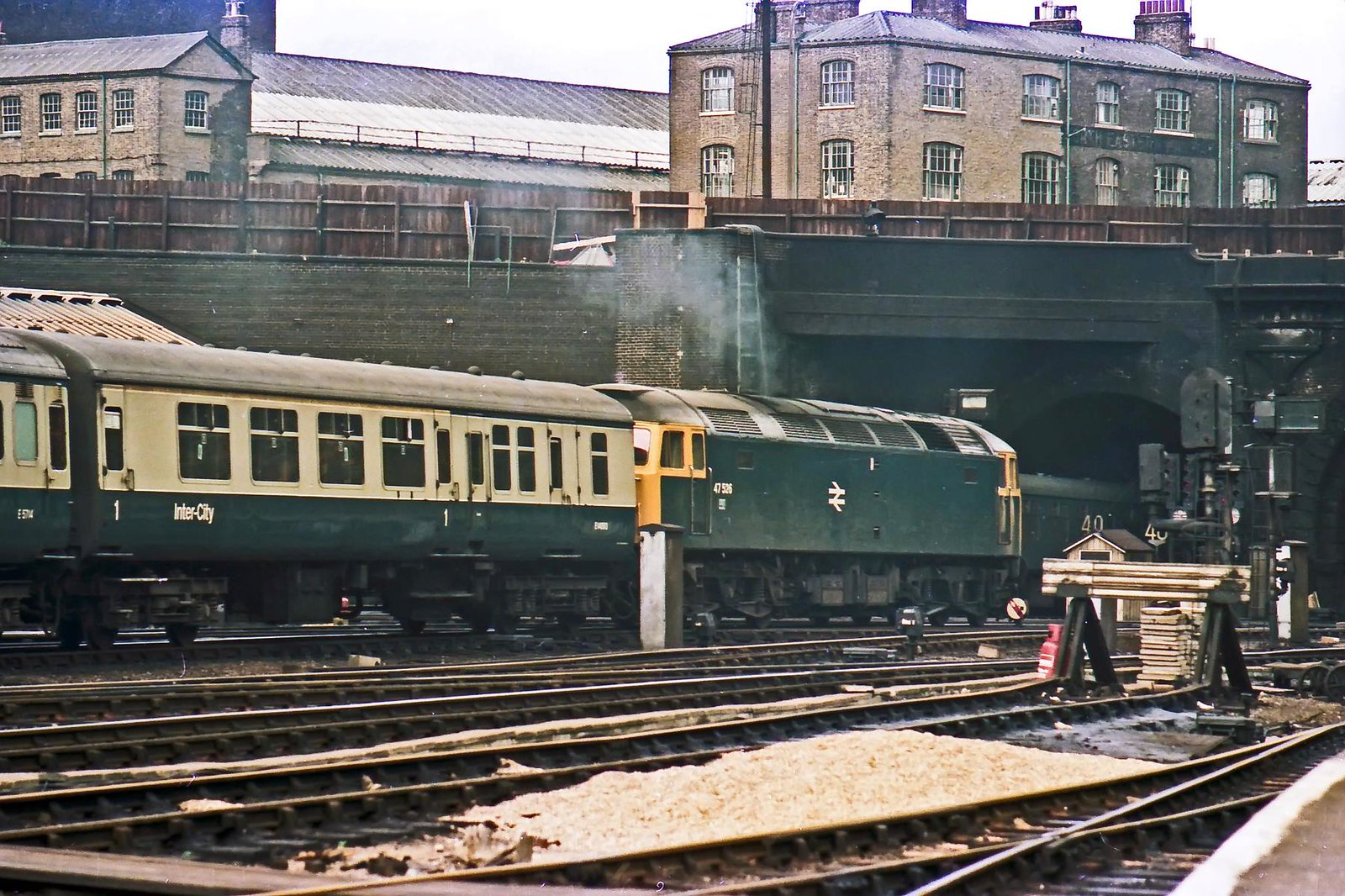 Brush Type 4 No. 47526 enters Gasworks tunnel as it departs from Kings Cross with the 14-20 train for Leeds on 19th April 1975.