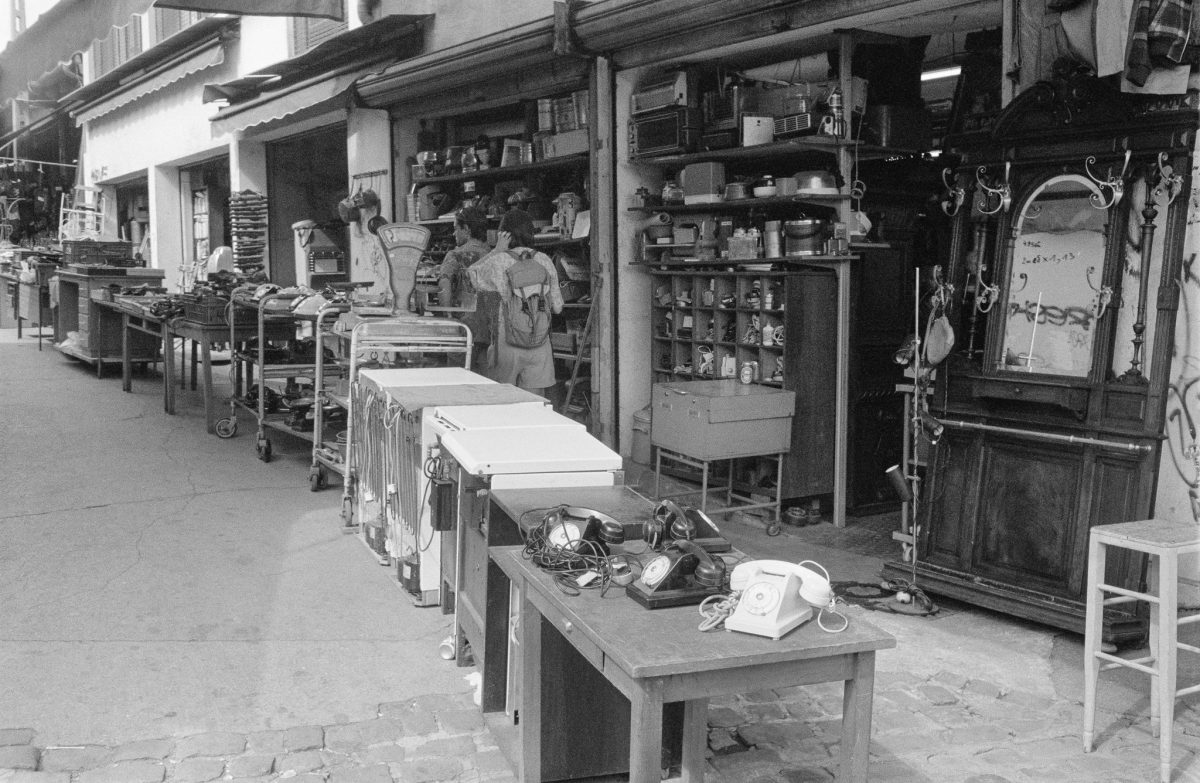 Les Puces de Saint-Ouen, Paris, France, 1990