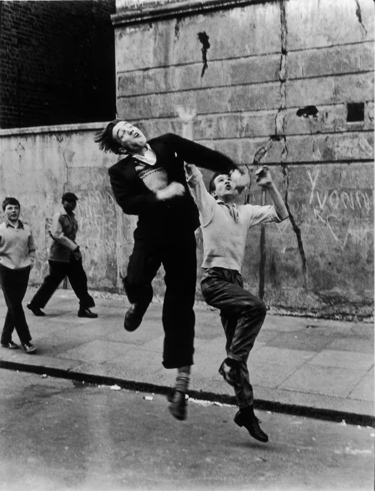 Photos of Britain's Post-War Youth By Roger Mayne - Flashbak