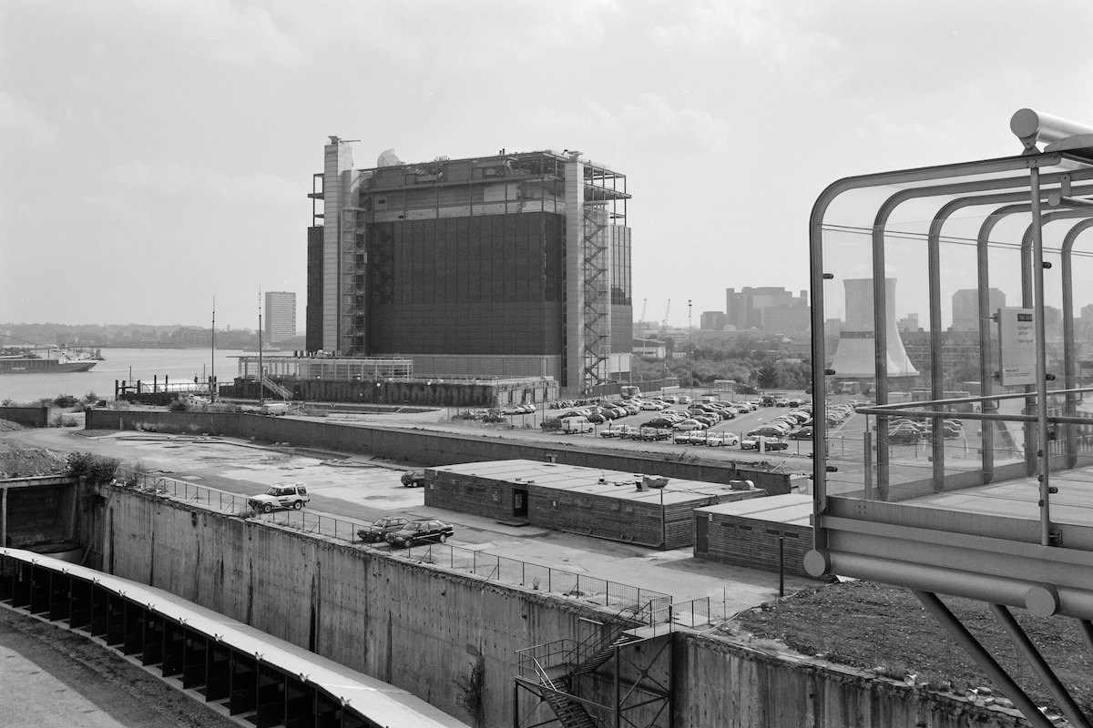 DLR-Station-River-Thames-BlackwallTower-Hamlets-1994