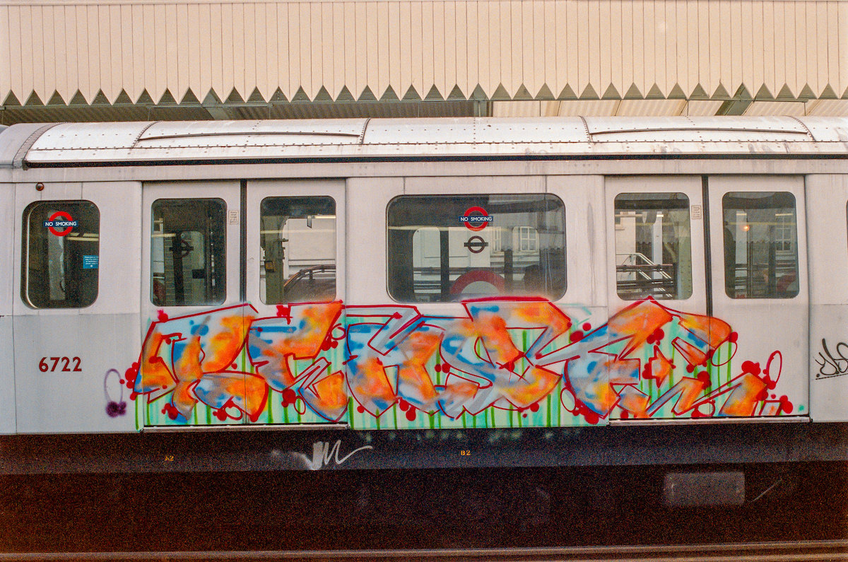 Graffiti-Train-a-Underground-Edgware-Rd-1987