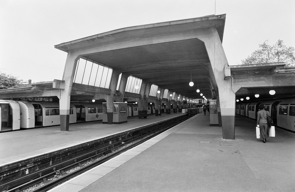 Platforms-Station-Underground-Cockfosters-Enfield-1994