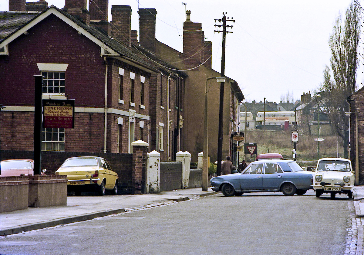 A battered Ford Cortina Mk. II makes a three point turn outside the Painter's Arms, Avenue Road, Coseley on 5th April 1975