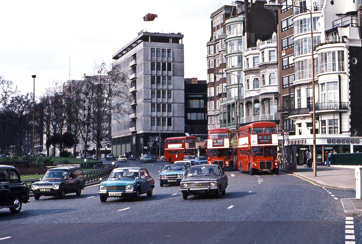 Cars and buses in Park Lane, 3rd April 1976