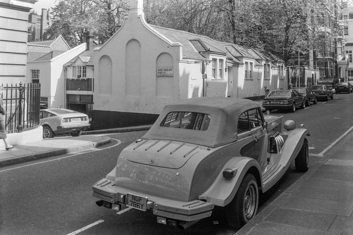 Car, Gilbert St, St Anselm's Place, Mayfair, Westminster, 1987