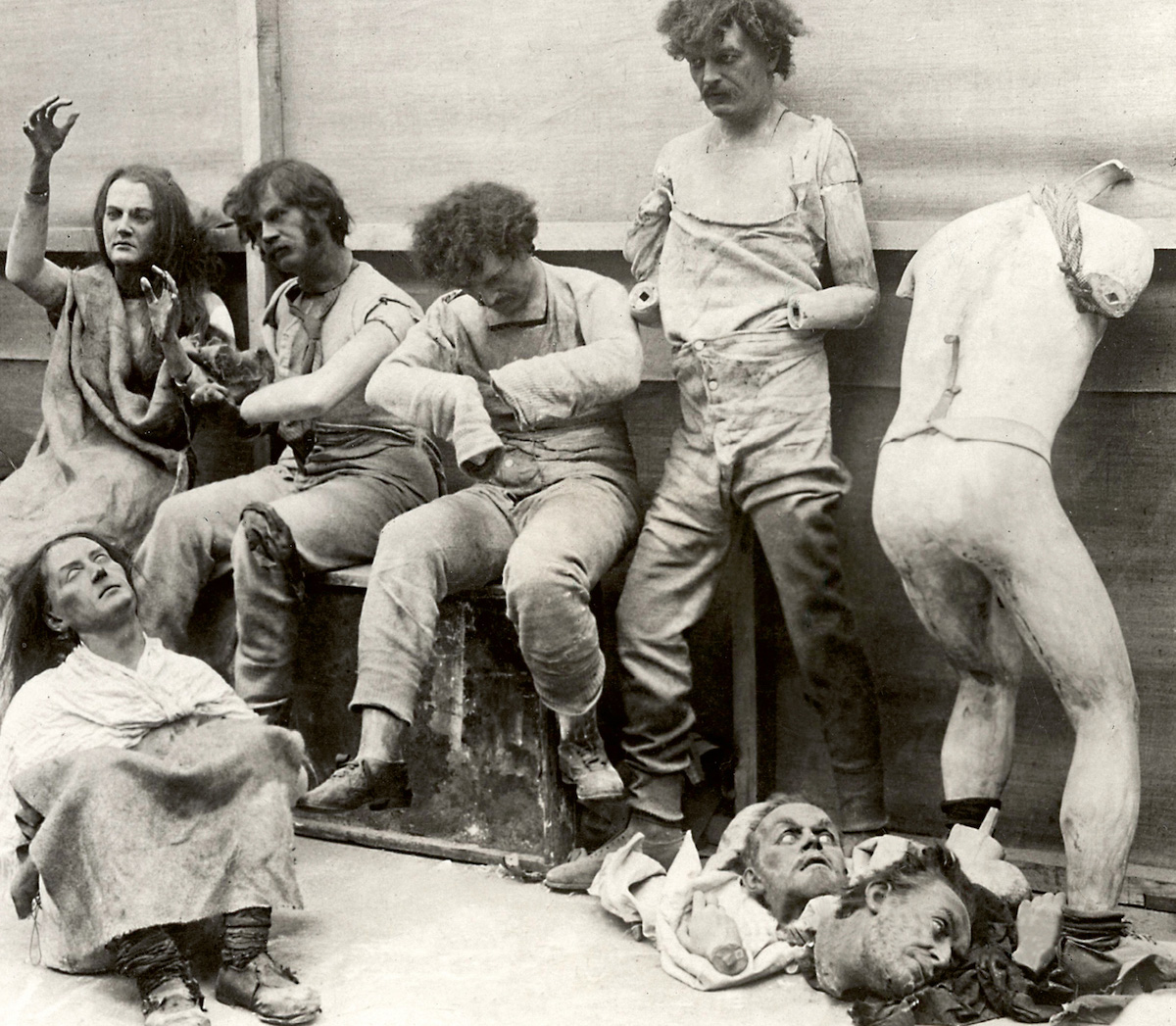 Survivors of the fire at Madame Tussaud’s. Photograph published in Het Leven, Amsterdam, March 1925.