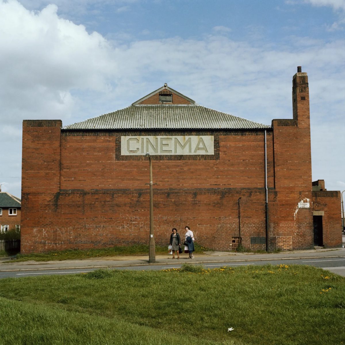 ter Mitchell, Two anonymous ladies, Tivoli Cinema, Acre Road from Sisson’s Lane, Leeds, 1976. From the series A New Refutation of the Viking 4 Space Mission © Peter Mitchell