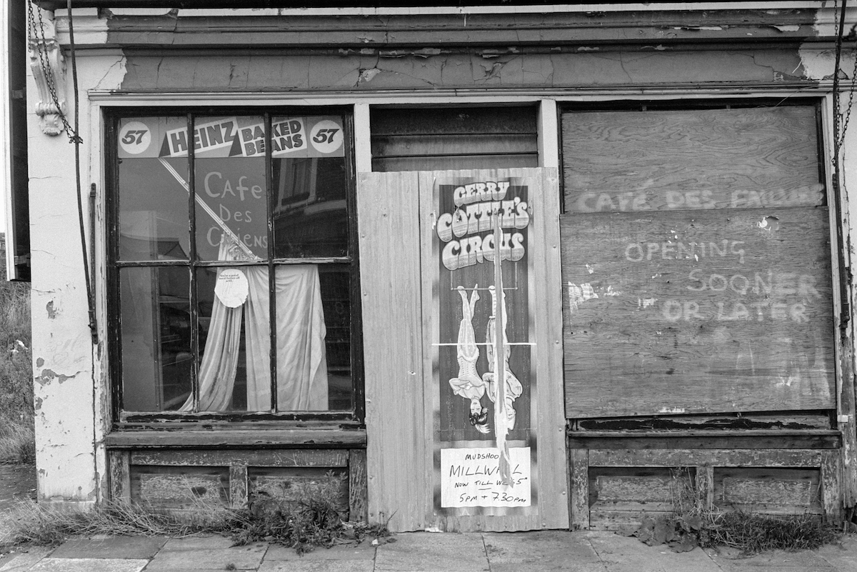 Closed shop, Westferry Rd, Isle of Dogs, Tower Hamlets, 1984