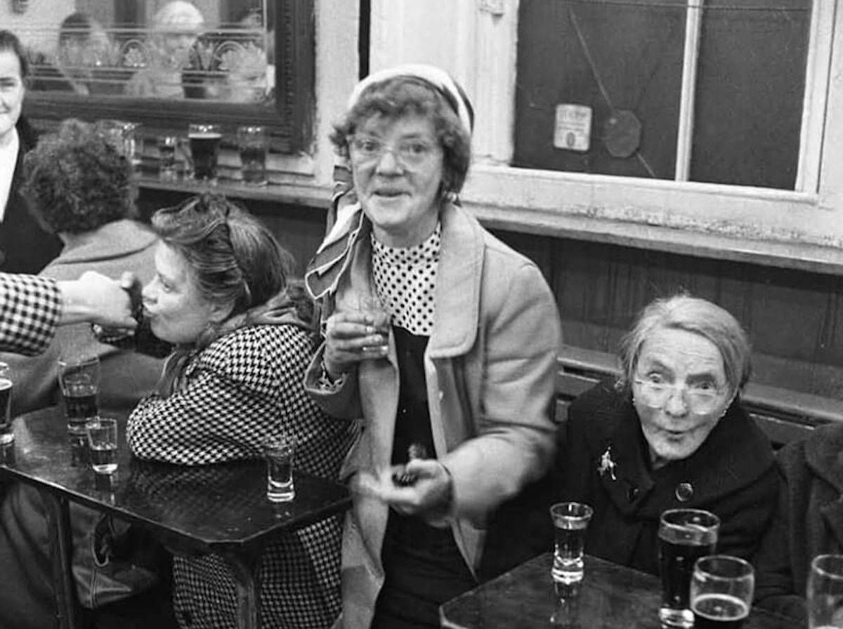 jurgen-schadeberg happy hour pub 