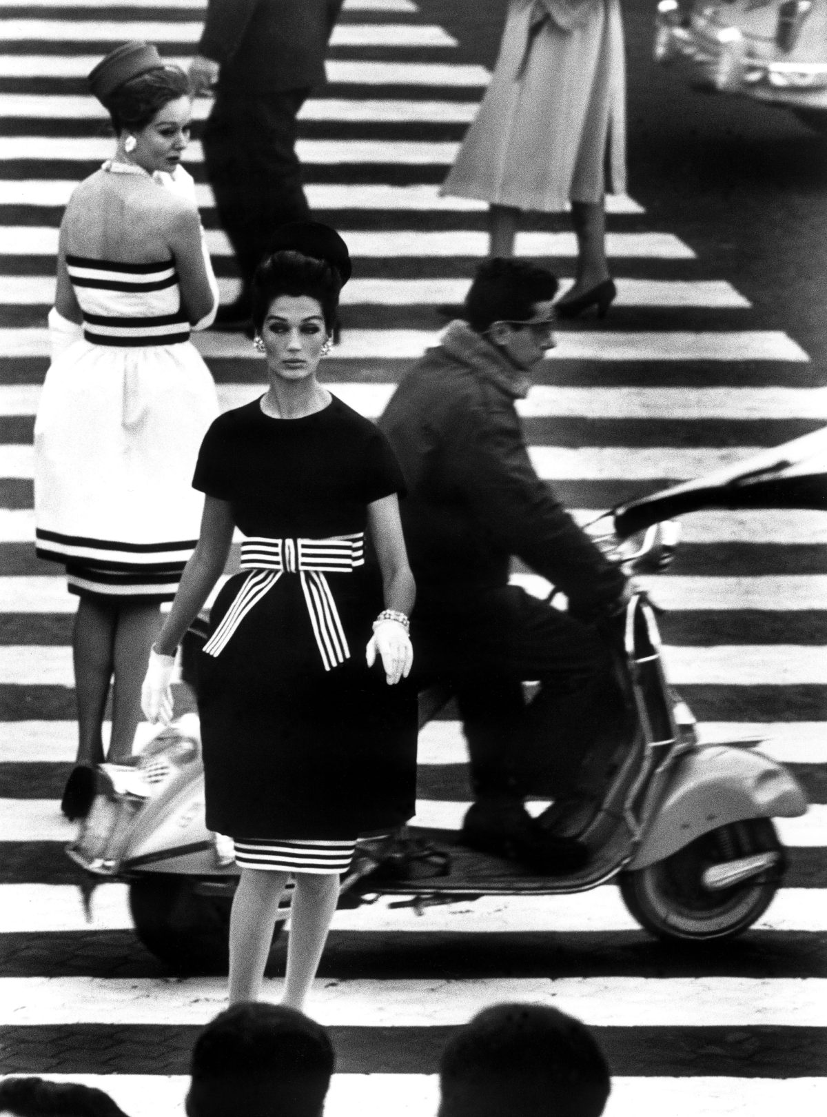 William Klein1926-2022 Simone & Nina, Piazza di Spagna, Rome (VOGUE), 1960