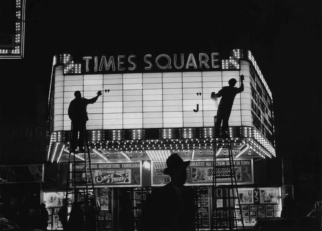 Sabine Weiss 1924-2021 Times Square, 1955