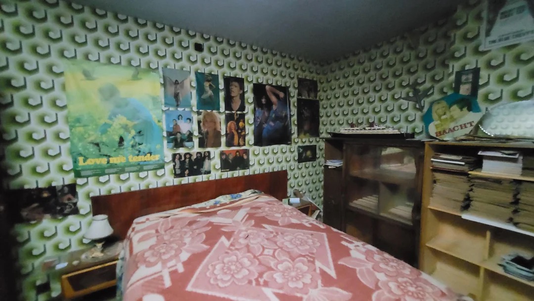 1970s bedroom