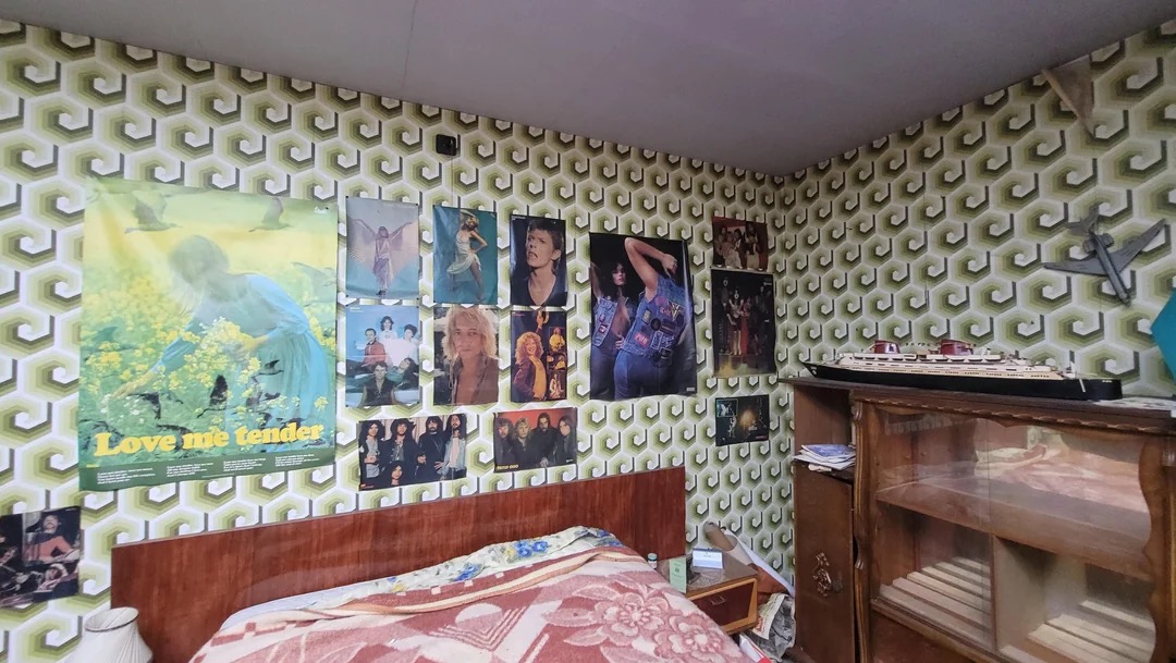 1970s bedroom