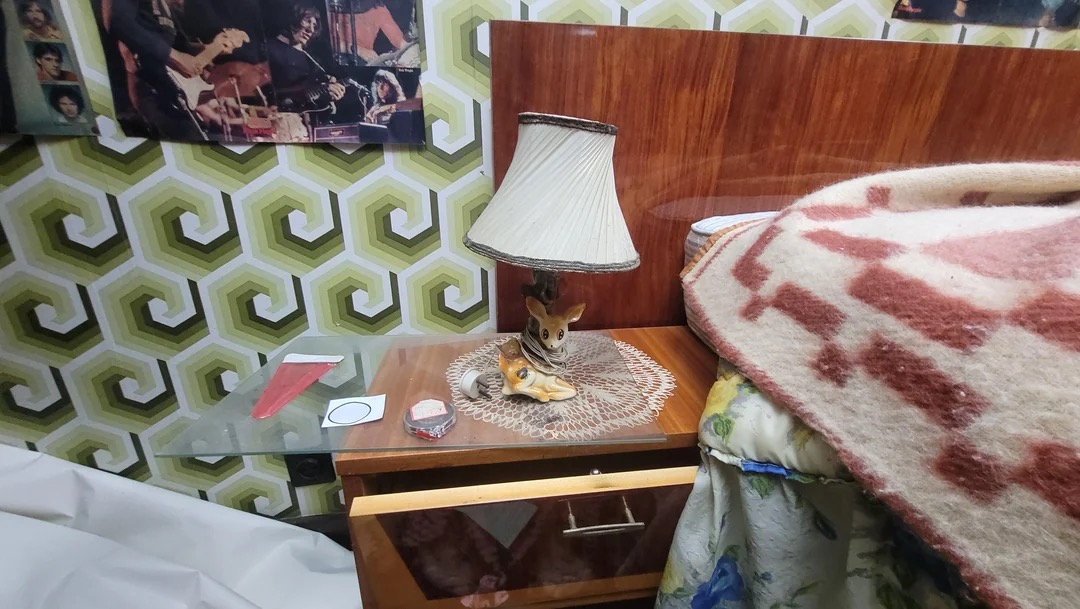 1970s bedroom