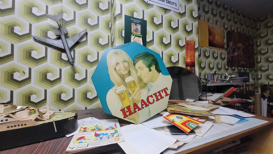 1970s bedroom